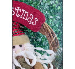 Decora tu hogar con la magia de lo artesanal: Guirnalda de Navidad de Madera con Santa Claus