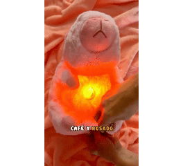 Esta opción está enfocada en los beneficios terapéuticos del peluche Capybara para niños y adultos que buscan calmar la ansiedad y mejorar el sueño
