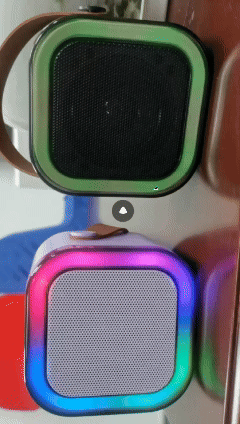 🎉 ¡Lleva la fiesta contigo a donde vayas! Mini Parlante + Micrófono Inalámbrico RGB.